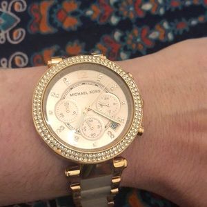 Used Women’s rose gold Michael Kors watch MK5827